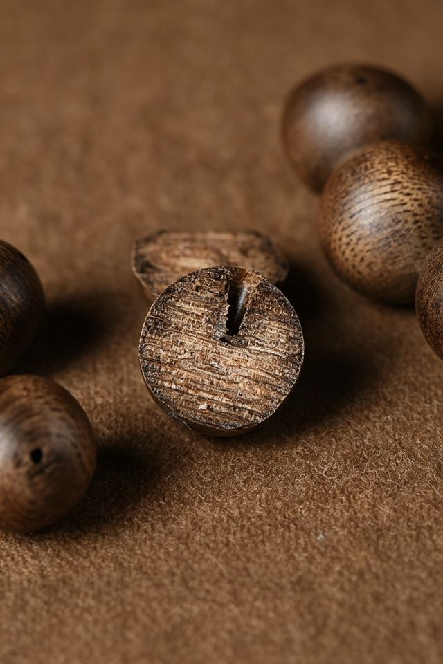 Kalimantan Agarwood Guardian Bracelet - Image 3