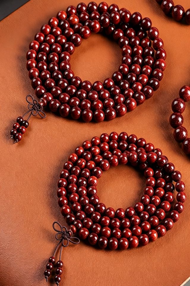Quiet Mind Indian Red Sandalwood Bracelet for Mindful Living - Image 4