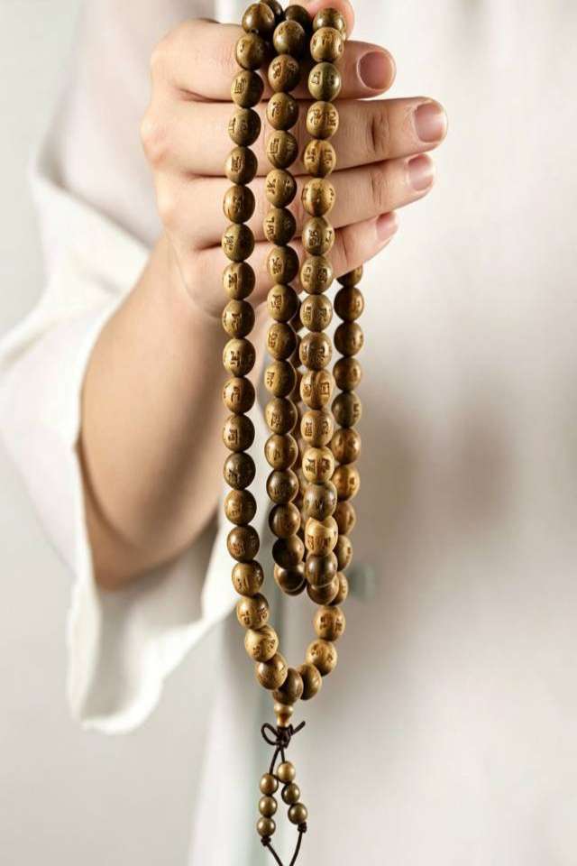 Handheld sandalwood prayer beads Forest Whisper Sandalwood 108 Mala - Image 2